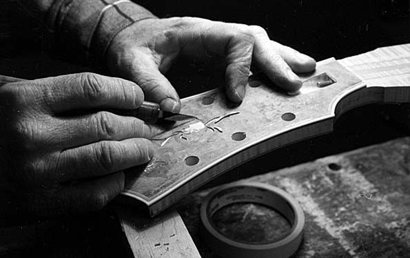 1993 : Bob hand inlays the headstock of the 25th Anniversary Guitar at 