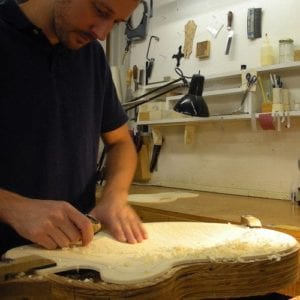 Master-Luthier-Damon-Mailand-carves-Vinodetto-VIII-9-9-14-740x708